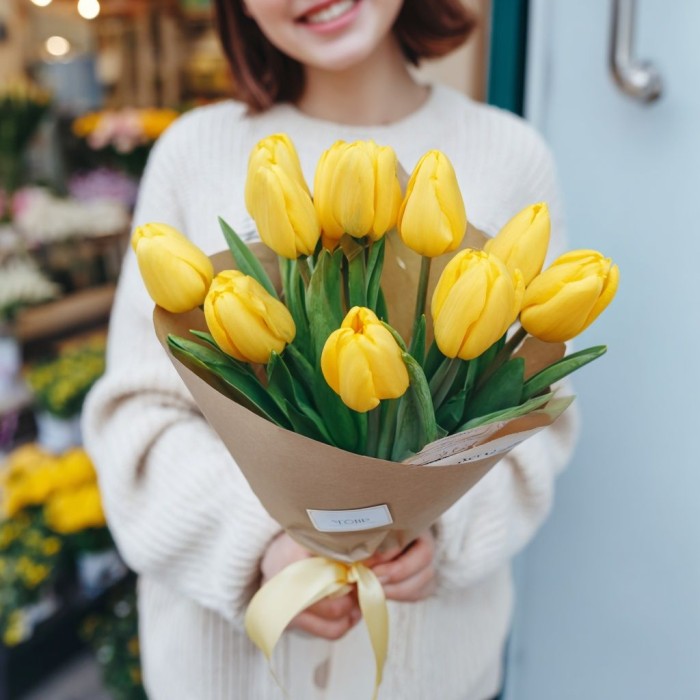 Букет 11 желтых тюльпанов