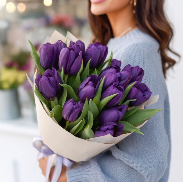 15 фиолетовых тюльпанов