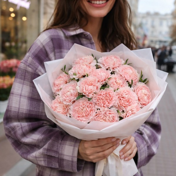 15 розовых гвоздик