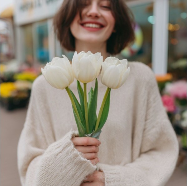 Букет 3 белых тюльпана