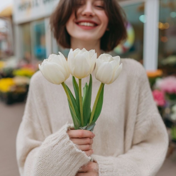 Букет 3 белых тюльпана