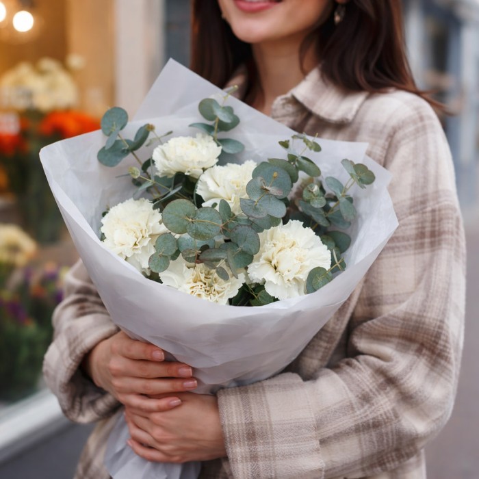 Букет 5 белых гвоздик