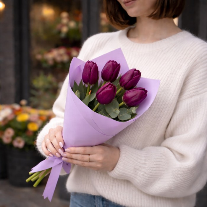 Букет 5 фиолетовых тюльпанов
