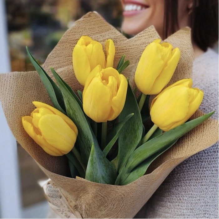 Букет 5 желтых тюльпанов