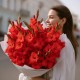 Букет 13 красных гладиолусов