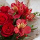 3 красные розы с красными альстромериями