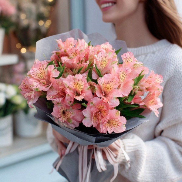 9 розовых альстромерий